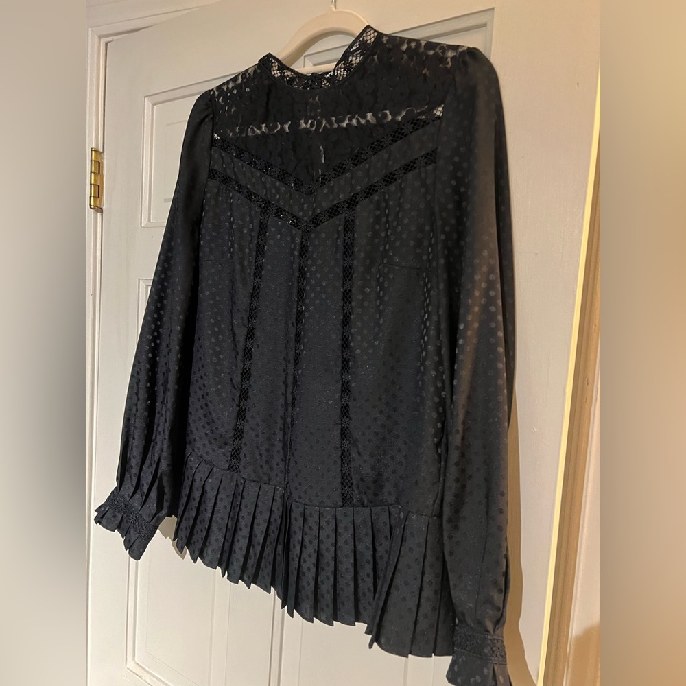 Ted Baker London navy lace and satin overlay and fully lined blouse, size 1